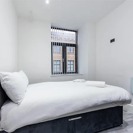 1 Bed Flat In Bradford, Perfect For Your *